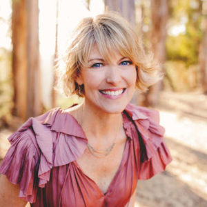 Psychic Elizabeth Hunter Diamond teaches how to clear limiting beliefs about love. Psychic Elizabeth Hunter Diamond in pink dress, teaches how to clear limiting beliefs about love.